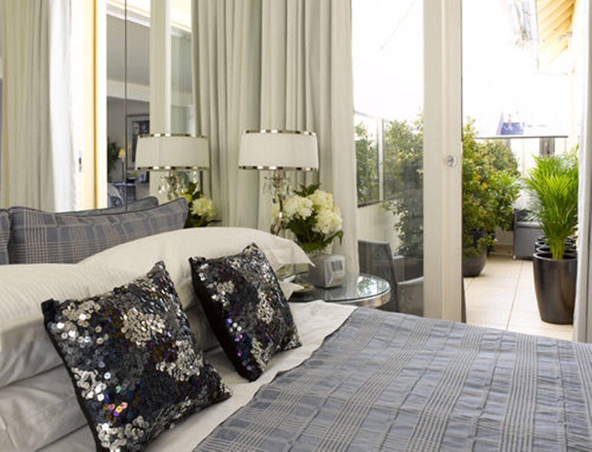 Aparthotel Andre'S Mews Melbourne City Exterior foto